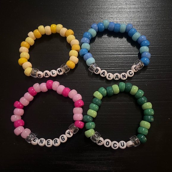 Set of 4 Word Bead Stretch Bracelets Focus Balance Energy Calm - Picture 2 of 2